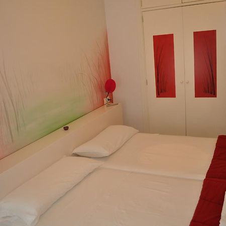 Apartamentos La Casa Pintada Caceres Bilik gambar