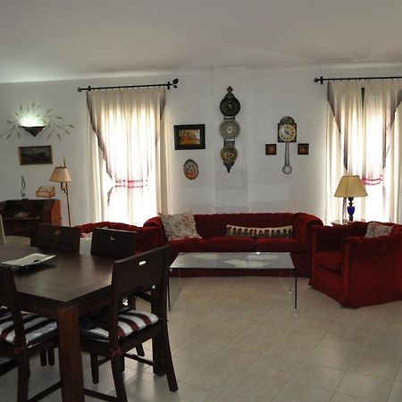 Apartamentos La Casa Pintada Caceres Bilik gambar