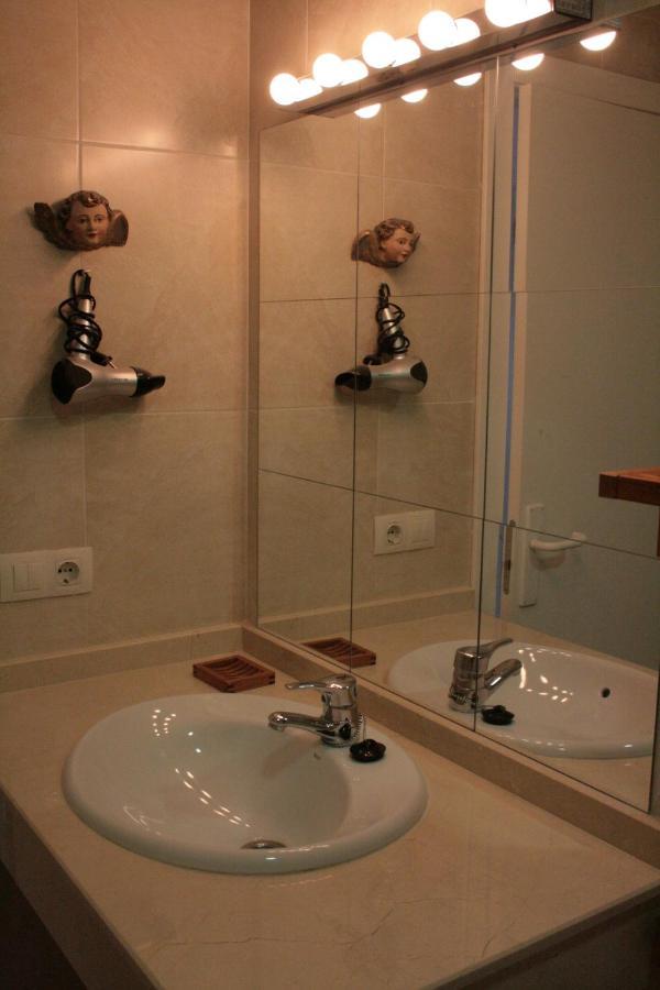Apartamentos La Casa Pintada Caceres Luaran gambar