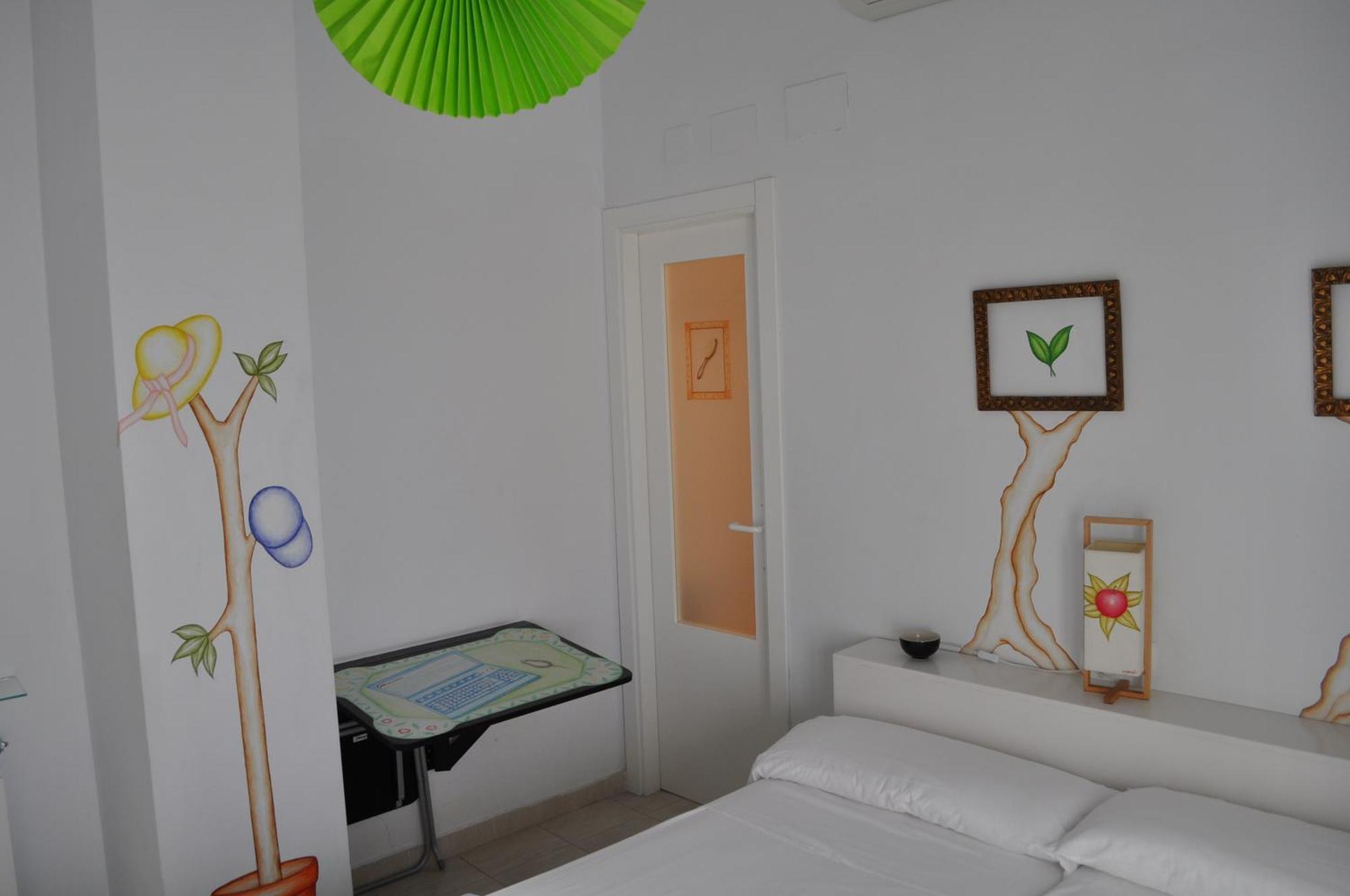 Apartamentos La Casa Pintada Caceres Bilik gambar